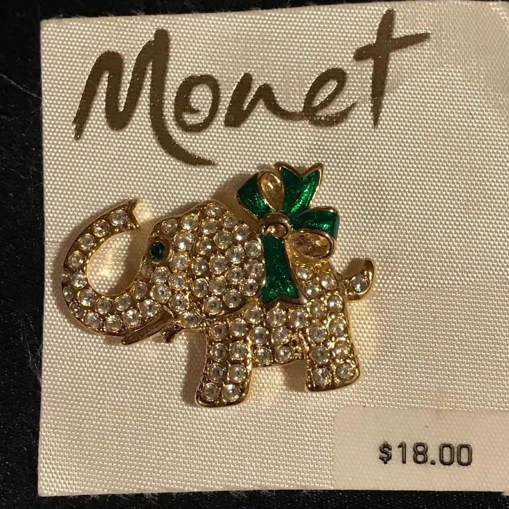 Vintage gold tone Monet Brooch